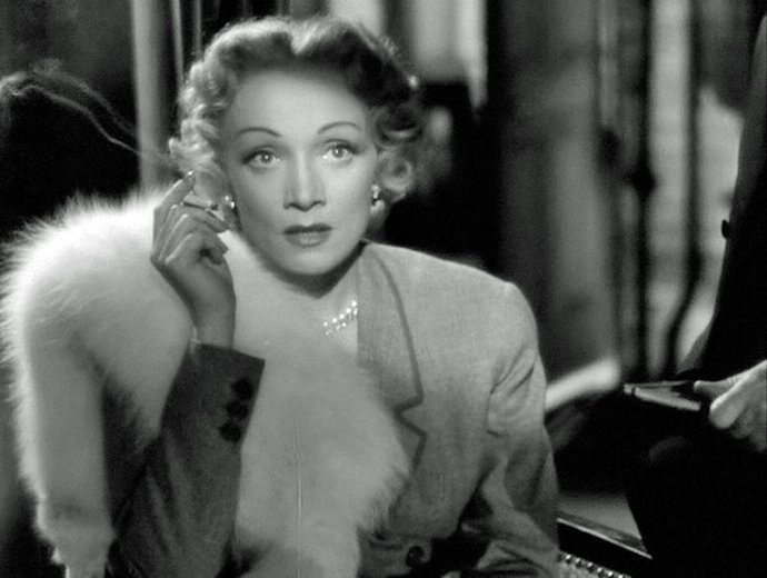 Марлен Дитрих в фильме "Страх сцены"