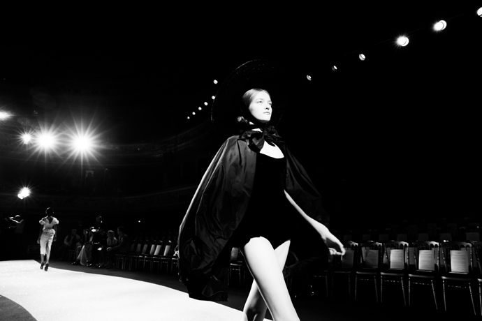 Backstage показа Ulyana Sergeenko в Париже (фото 11)