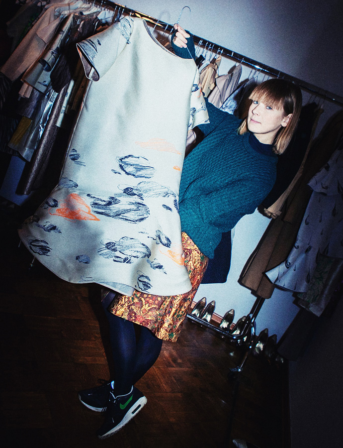 Вика Газинская в своей студии