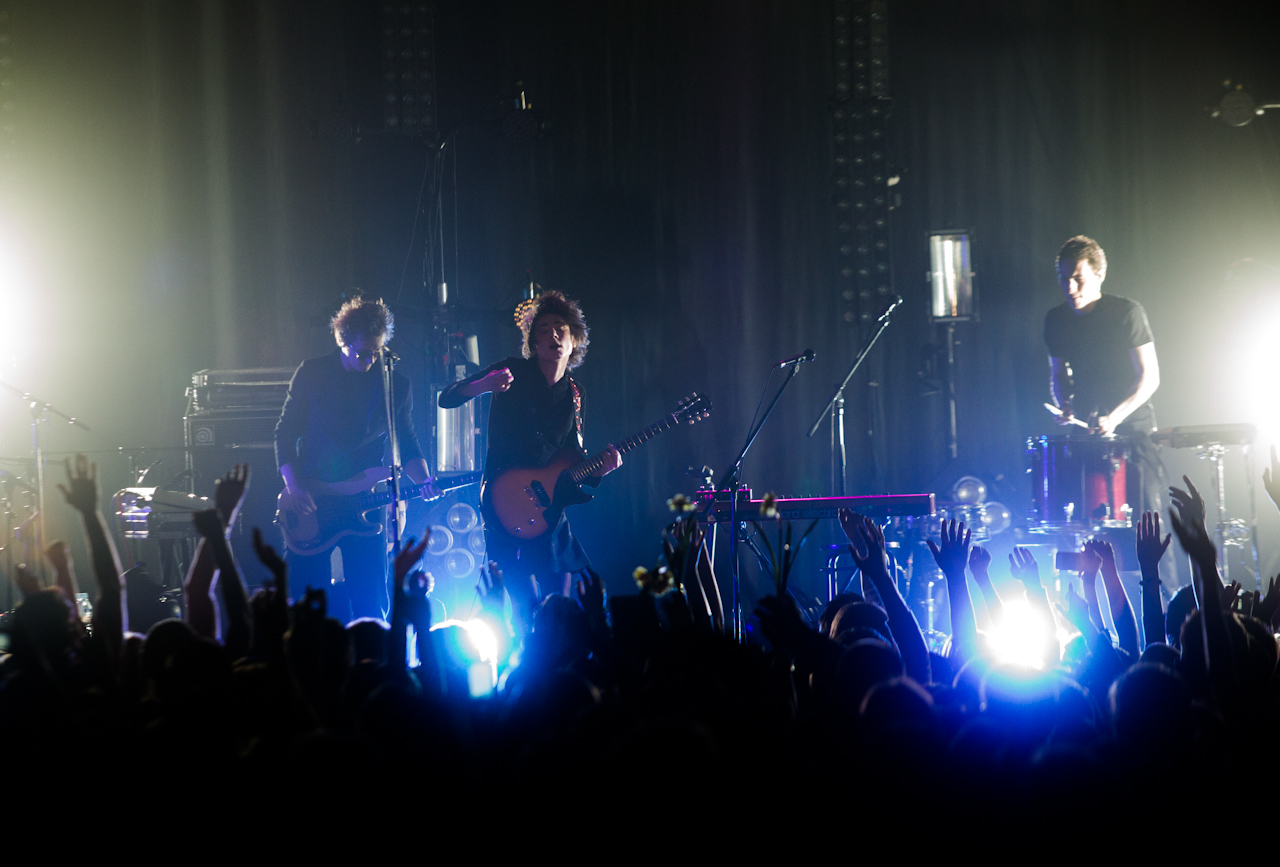 Александр Терехов и Рената Литвинова сшили костюмы для Земфиры (фото 3)