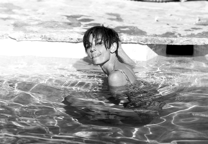 Одри Хепберн в перерыве между съемками фильма Стэнли Донена "Двое на дороге" Одри Хепберн в перерыве между съемками фильма Стэнли Донена "Двое на дороге"