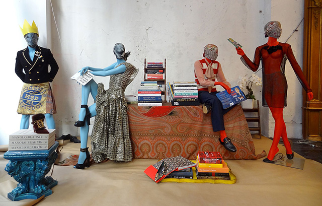 Андре Леон Телли оформил витрину книжного магазина Rizzoli (фото 2)