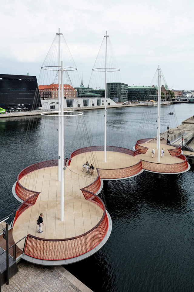 Ходить кругами: мост Олафура Элиассона в Копенгагене (фото 1)