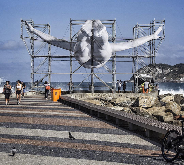 Спортивный дух: гигантские инсталляции в Рио-де-Жанейро (фото 1)