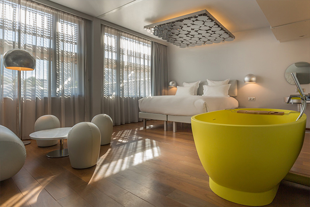 В Париже открылся первый отель на воде (фото 1)