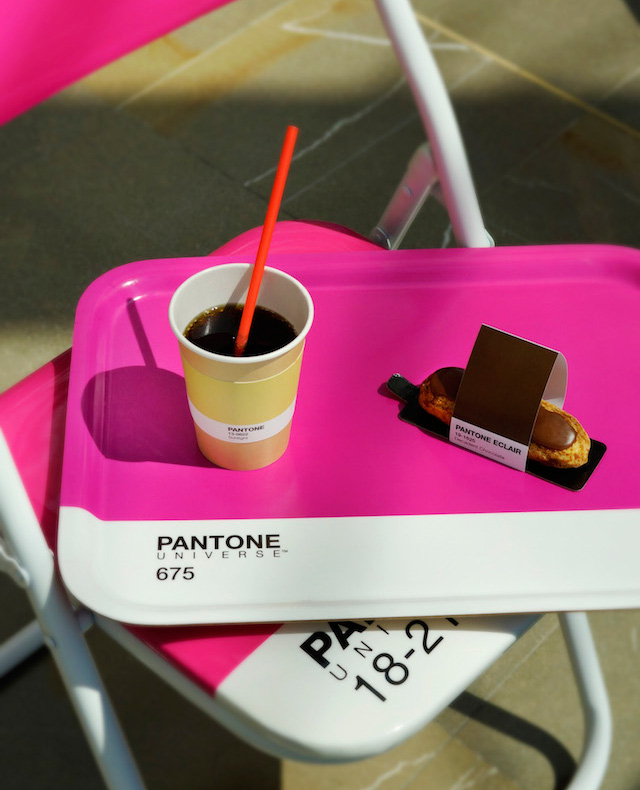 На вкус и цвет: летнее кафе Pantone (фото 1)