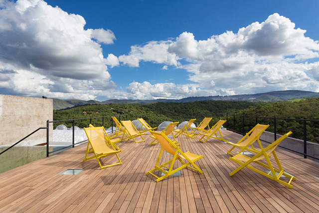 Сошлись характерами: бар, бассейн и галерея на открытой вилле в Бразилии (фото 4)