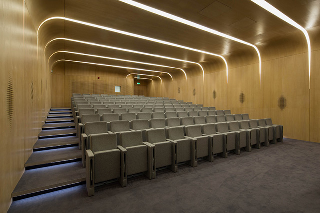 Библиотека от Захи Хадид в кампусе Оксфордского университета (фото 6)