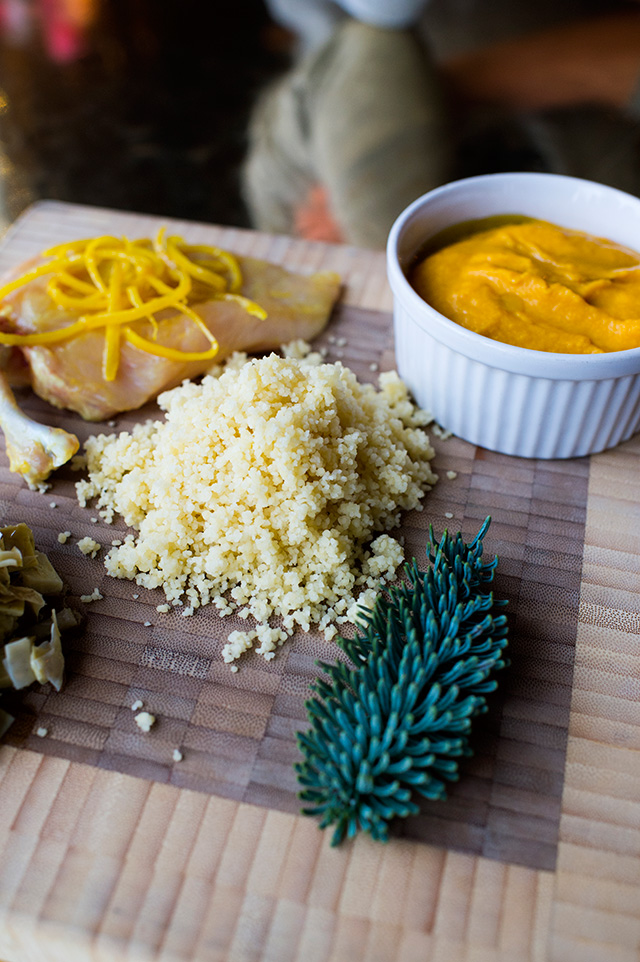 Блюдо недели: лимонный цыпленок с кускусом, артишоками, тыквой и хурмой от Дениса Калмыша (фото 3)