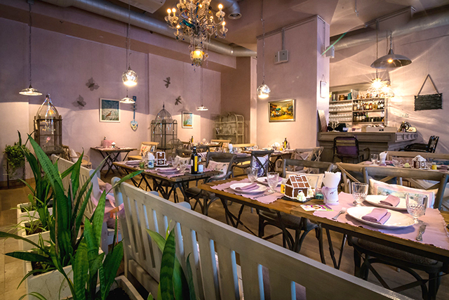 Cafe de arts: ресторан и кондитерская на Октябрьском поле (фото 1)