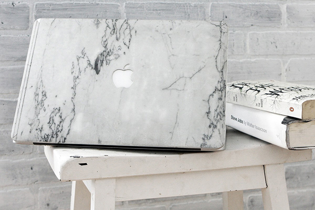 Мраморные чехлы для Macbook от студии ELEMNT (фото 1)