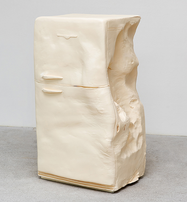 "Растоптанная" мебель от Эрвина Вурма (фото 3)