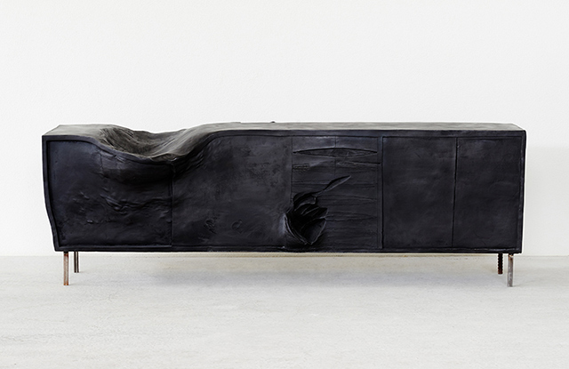 "Растоптанная" мебель от Эрвина Вурма (фото 2)