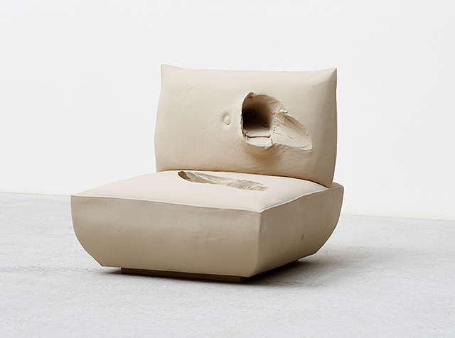 "Растоптанная" мебель от Эрвина Вурма (фото 1)