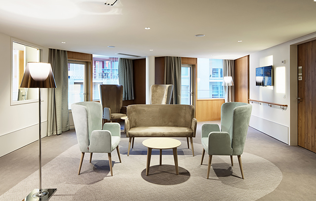 Дом престарелых в здании железнодорожной станции (фото 1)