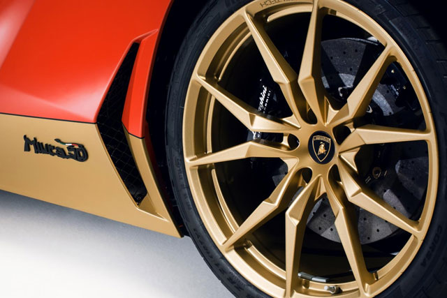 Lamborghini отмечают юбилей первого суперкара (фото 1)