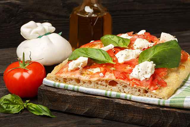 Не круглая, не тонкая: пицца в Kvadrat (фото 1)