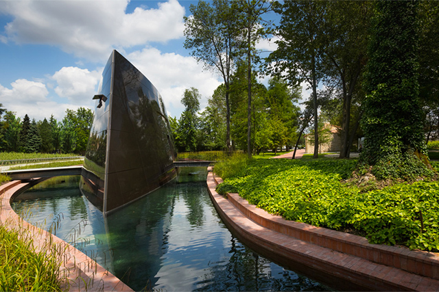 Винный погреб от Филиппа Старка (фото 1)