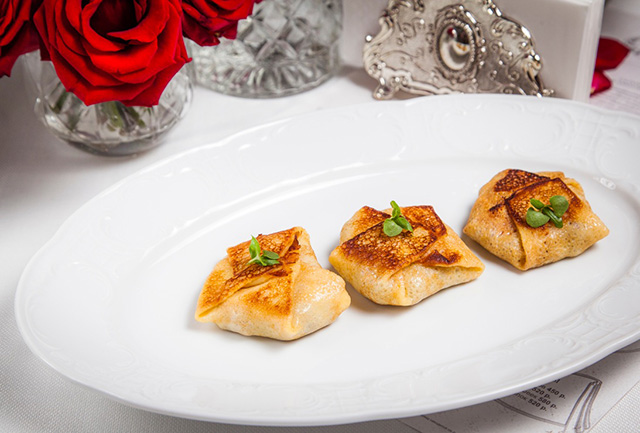 Круглые, жареные, твои: обычные блины с необычными акцентами (фото 5)