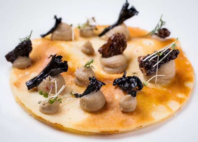 Круглые, жареные, твои: обычные блины с необычными акцентами (фото 3)