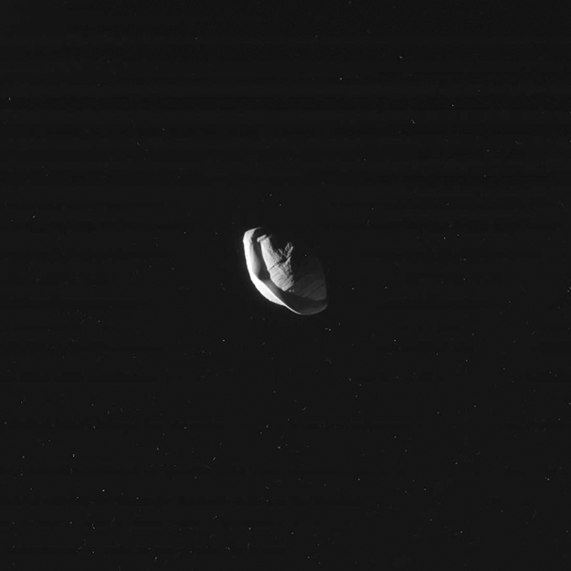 Спутник Сатурна похож на пельмень (фото 1)