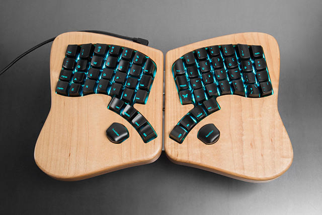 Model 01: клавиатура из алюминия и клена (фото 2)