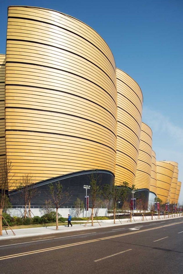 В Китае начал работать первый в мире крытый тематический парк развлечений (фото 1)