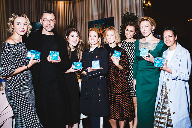 Ксения Сухинова, Андрей Шилков, Лаура Джугелия, Светлана Захарова, Виктория Газинская, Ксения Алферова и Яна Чурикова Гости ужина La Mer в День океана (фото 15)