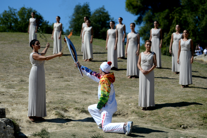 В Греции зажжен огонь Олимпийских Игр-2014 (фото 3)