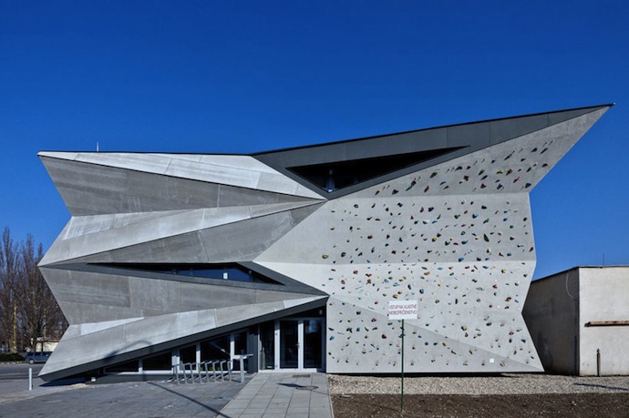Архитекторы превратили теплообменник в культурный центр (фото 1)