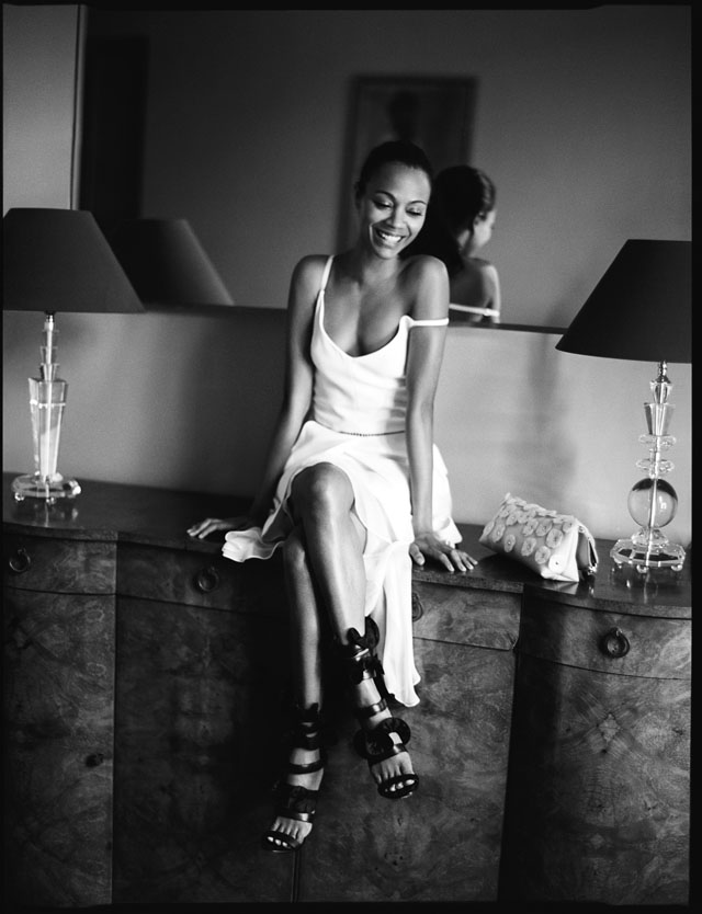 Зои Салдана в съемке для The Edit (фото 8)