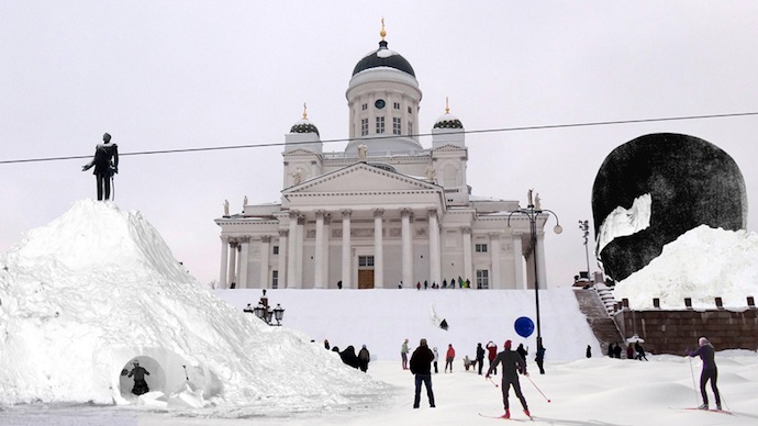 Снежные дюны на Красной площади (фото 1)