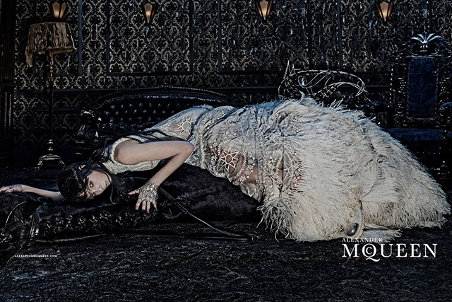Первый взгляд: рекламная кампания Alexander McQueen, осень-зима 2014 (фото 1)