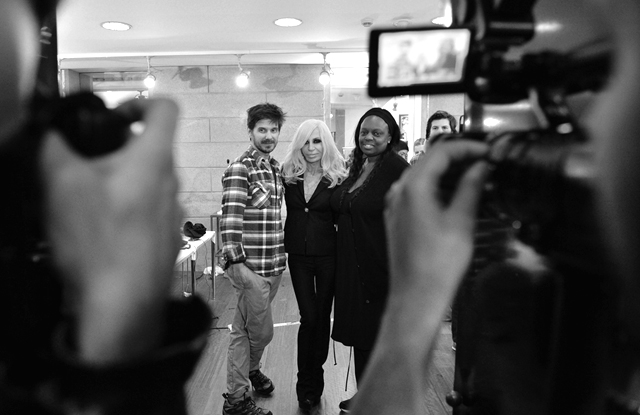 Главные стилисты по прическам на неделях моды (фото 2)