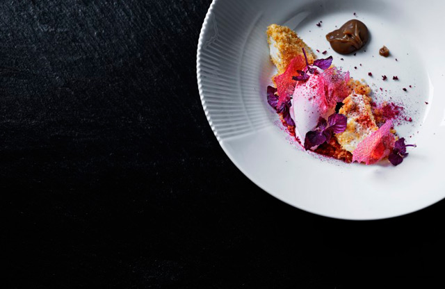 Парфе с винным соусом и щербетом Мишленовский ресторан в Копенгагене Kokkeriet (фото 9)