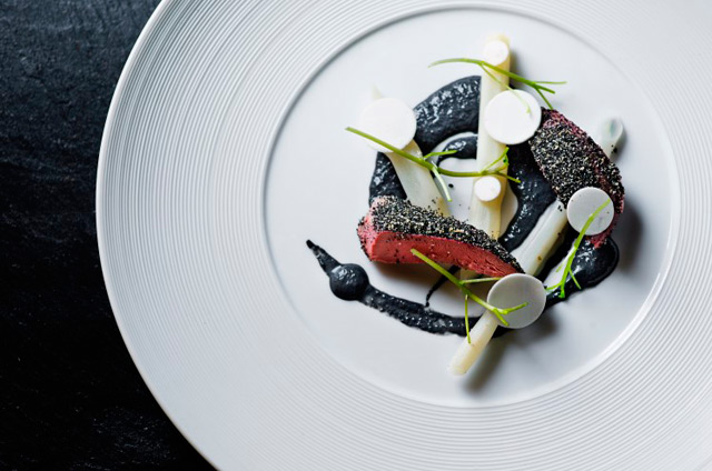Голубь с грибами и лакрицей Мишленовский ресторан в Копенгагене Kokkeriet (фото 8)
