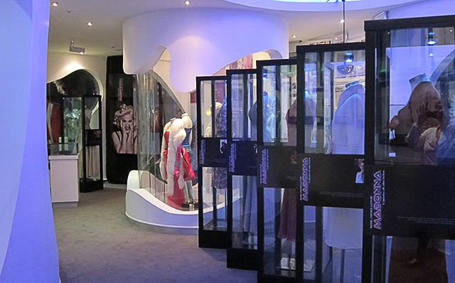 Знаменитое платье Мадонны из клипа Material Girl выставлено на продажу (фото 2)