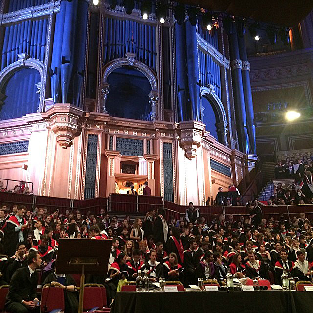 Альбер Эльбаз получил докторскую степень Royal College оf Art (фото 2)
