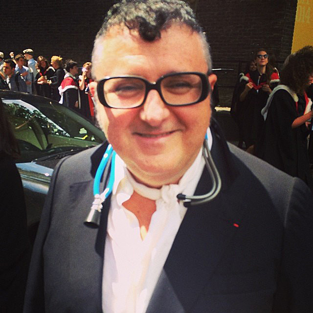 Альбер Эльбаз получил докторскую степень Royal College оf Art (фото 3)