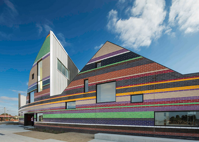 Полосатый учебный комплекс в Мельбурне от бюро McBride Charles Ryan (фото 1)