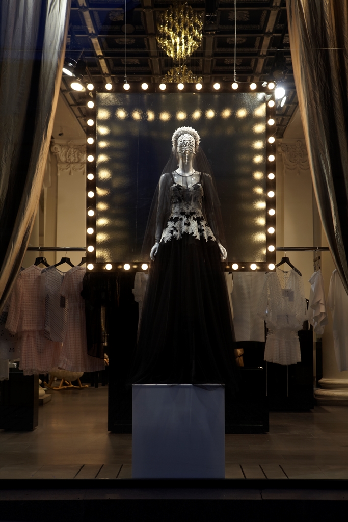 Лучшие витрины мира: Podium Concept Store (фото 2)