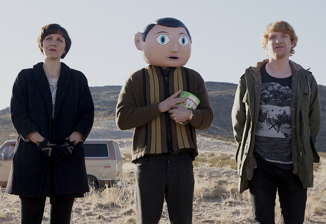 Майкл Фассбендер и голова из папье-маше в трейлере фильма "Фрэнк" (фото 1)