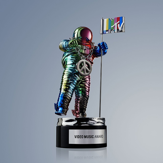 Джереми Скотт придумал новый дизайн статуэтки MTV Video Music Awards (фото 1)