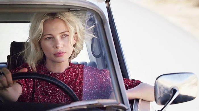 Мишель Уильямс и Алисия Викандер в фильме Louis Vuitton