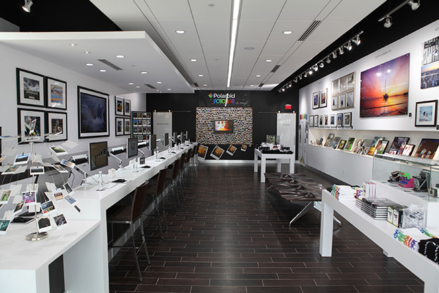 Полароидные снимки Энди Уорхола в Polaroid Fotobar Лас-Вегаса (фото 1)