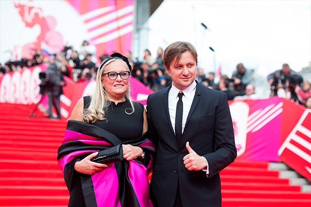 Татьяна и Артем Михалковы Гости на премьере ММКФ-2014 (фото 19)