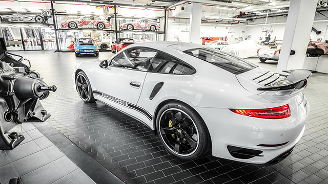 Представлен эксклюзивный Porsche 911 Turbo S GB Edition (фото 2)
