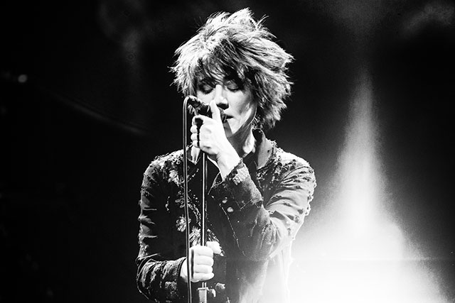 "Я маленький человек, мне нужно куда-то плыть": гастрольный тур Земфиры закончился двумя концертами в "Олимпийском" (фото 4)