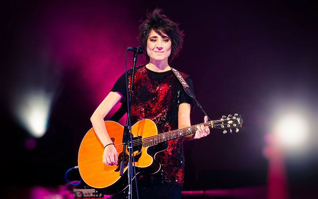 "Я маленький человек, мне нужно куда-то плыть": гастрольный тур Земфиры закончился двумя концертами в "Олимпийском" (фото 6)