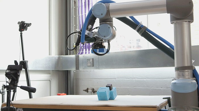 Круг замкнулся: под руководством кембриджских ученых робот создал робота